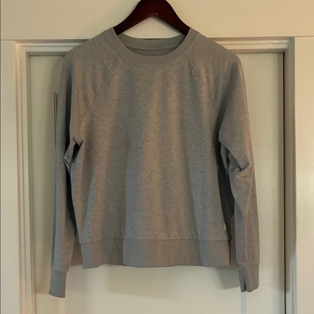 Vuori Women's Halo Crew Light Gray Sweater.  Size S